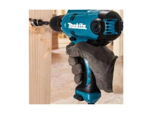 Дрель-шуруповерт MAKITA DF 0300X3 в кор. + набор бит (10 шт.) (320.0 В, 2 скор., 56 Нм,)