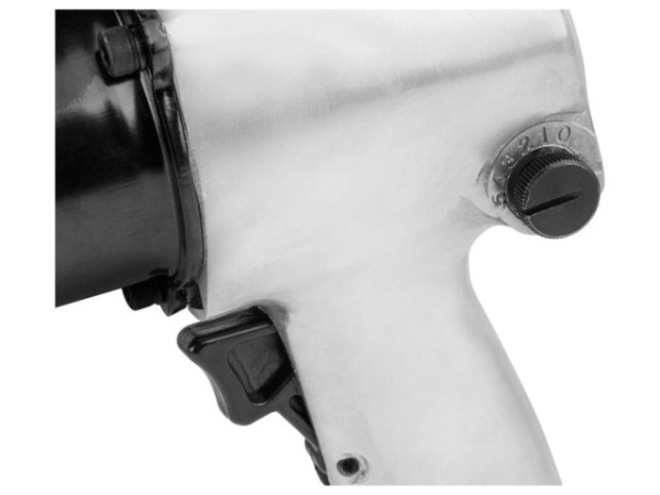 Пневмогайковерт 1/2" DGM DTW-7012 с лубрикатором и головками (580 Нм, Ударный мех-м: twin hammer, 7000 об/мин, Макс.резьба: М18, 220 л/мин,)