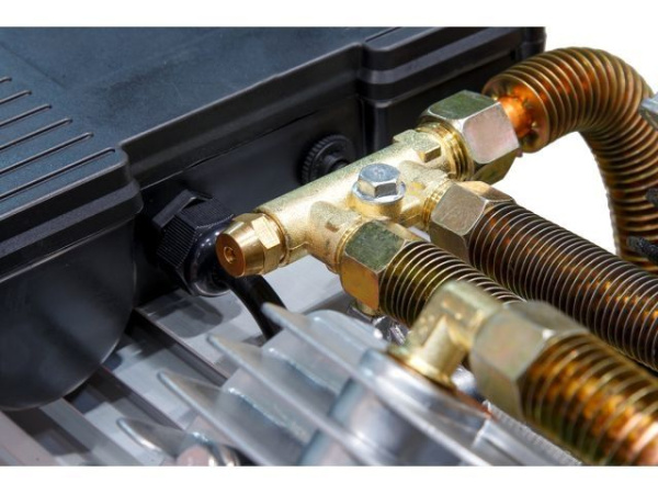 Компрессор ECO AE-502-3 коаксиальный (440 л/мин, 8 атм, коаксиальный, масляный, ресив. 50 л, 220 В, 2.20 кВт)